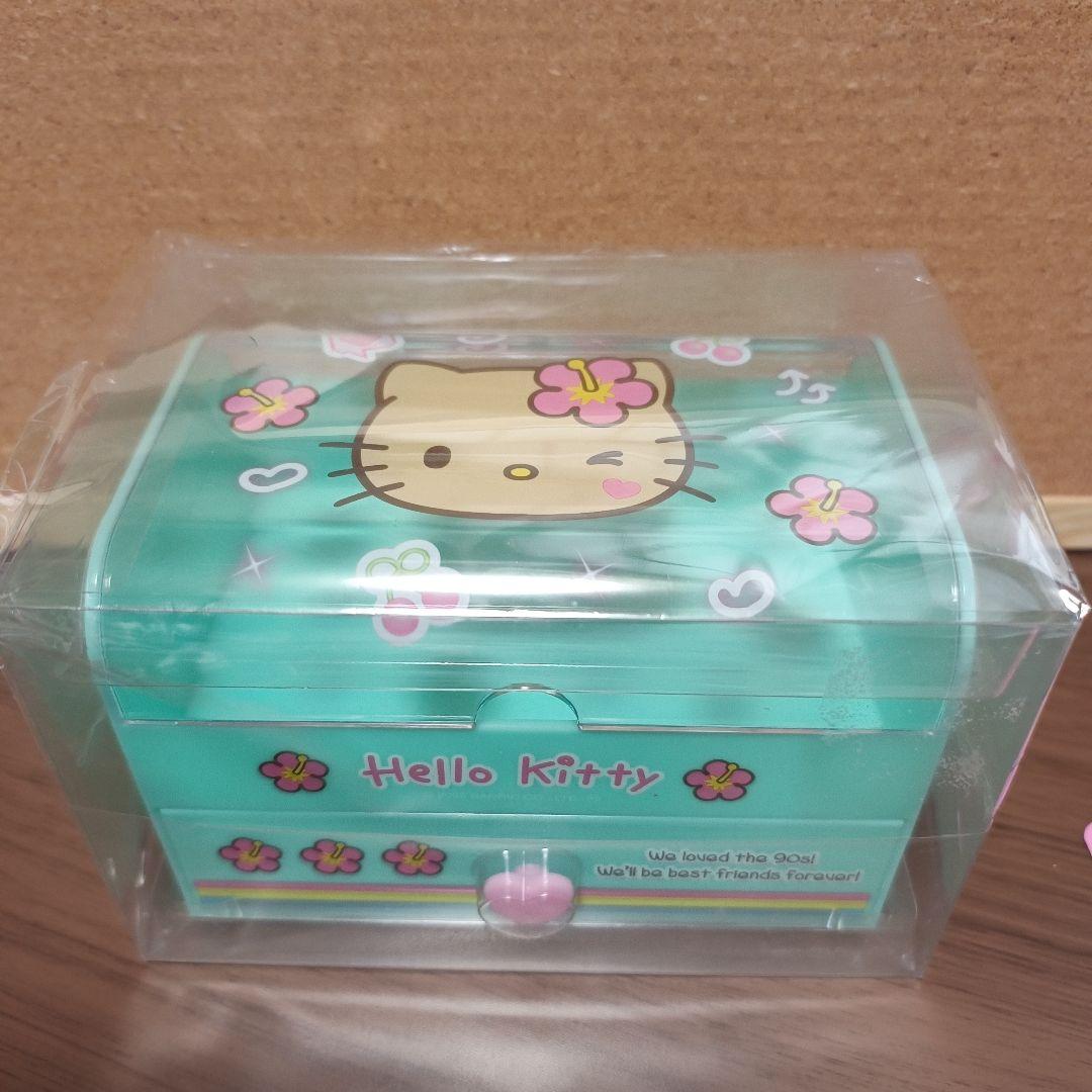 大人気新品 サンリオ❣️激かわ ハローキティ 小物入れハイビスカス 小物入れ