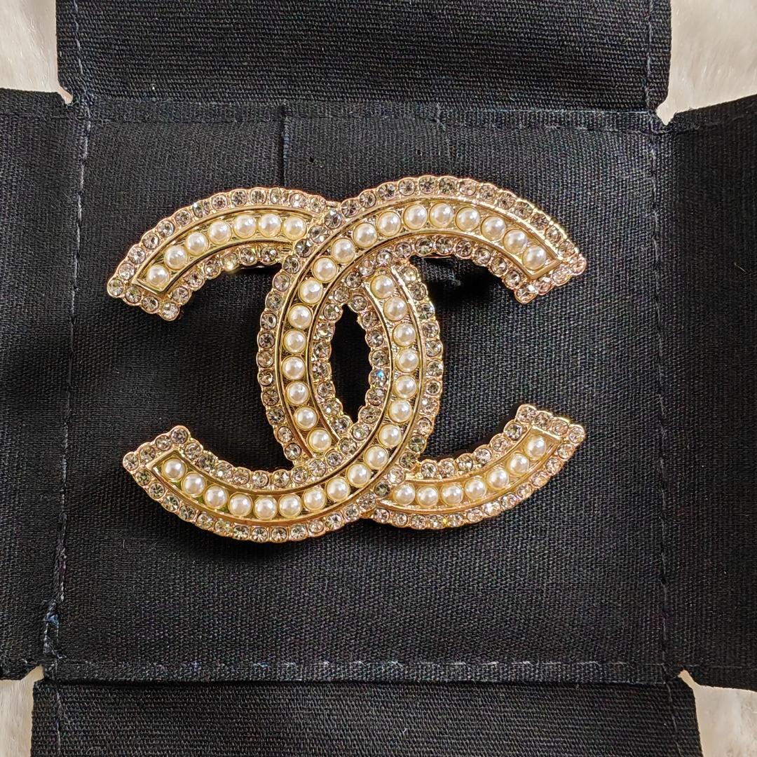 CHANEL 星柄ダブルCロゴブローチ CHANEL ダブルCロゴ ブローチ - メルカリ