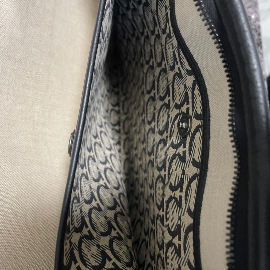 即発 Ferragamo