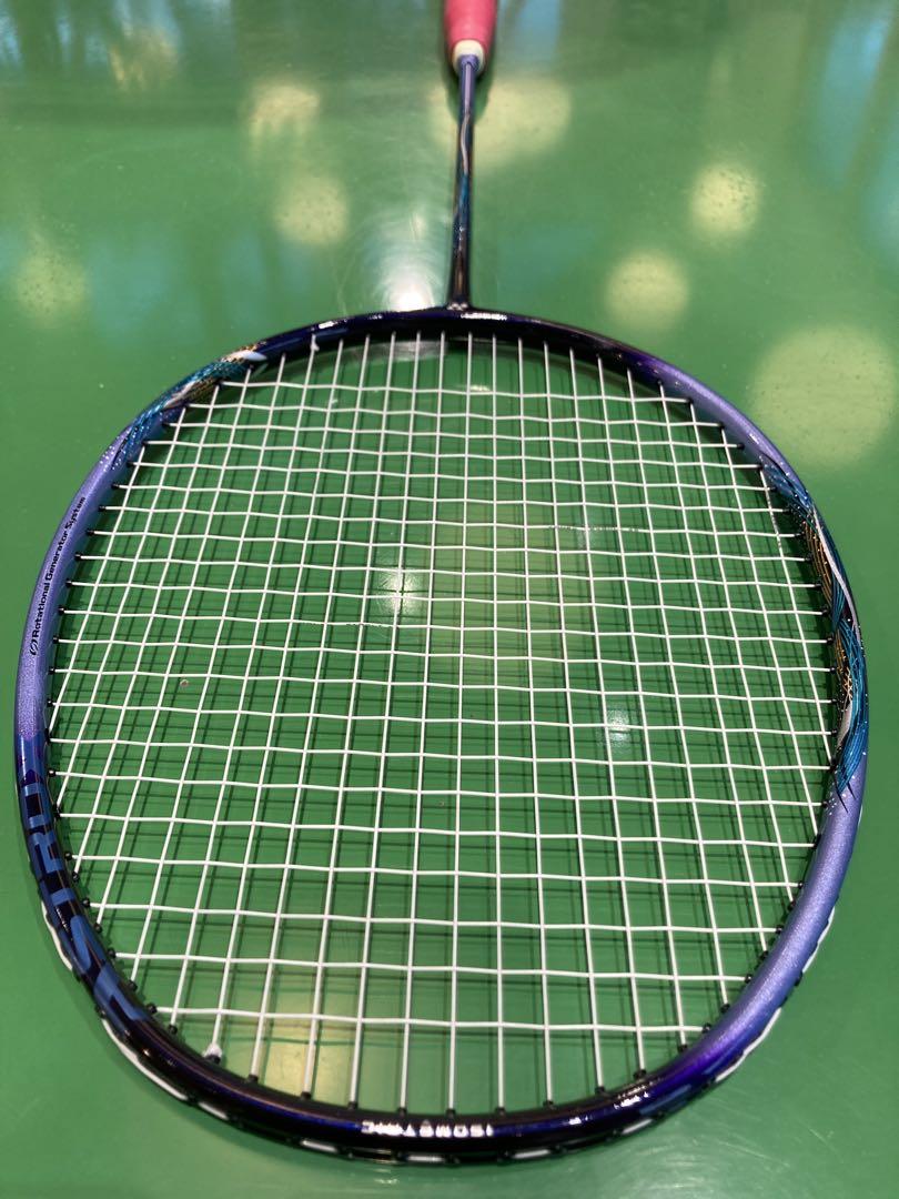 YONEX
