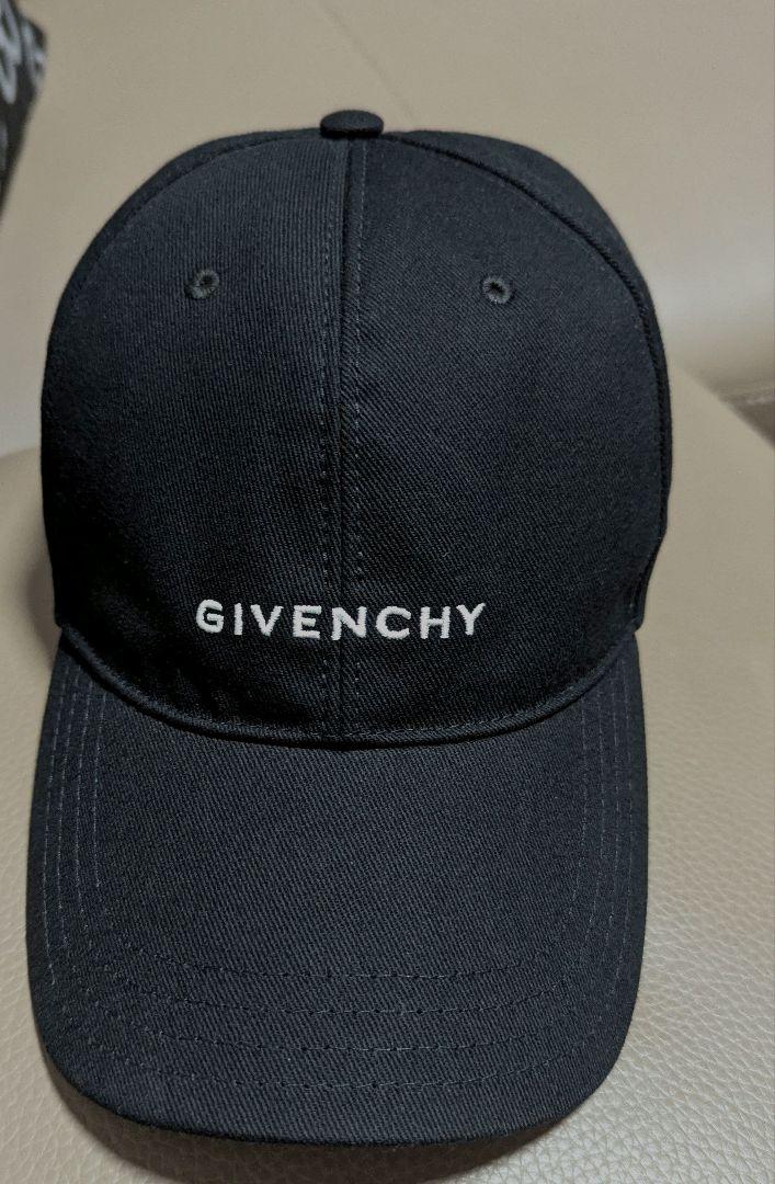 Givenchy 黒 キャップ．タグ付き