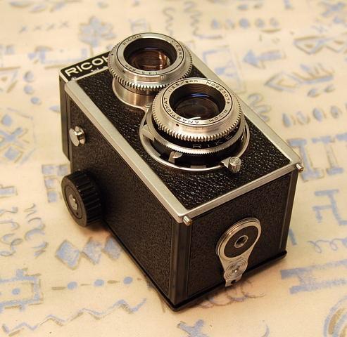 整備済・完動品】二眼レフカメラ ＲＩＣＯＨＦＬＥＸ ホリデーです