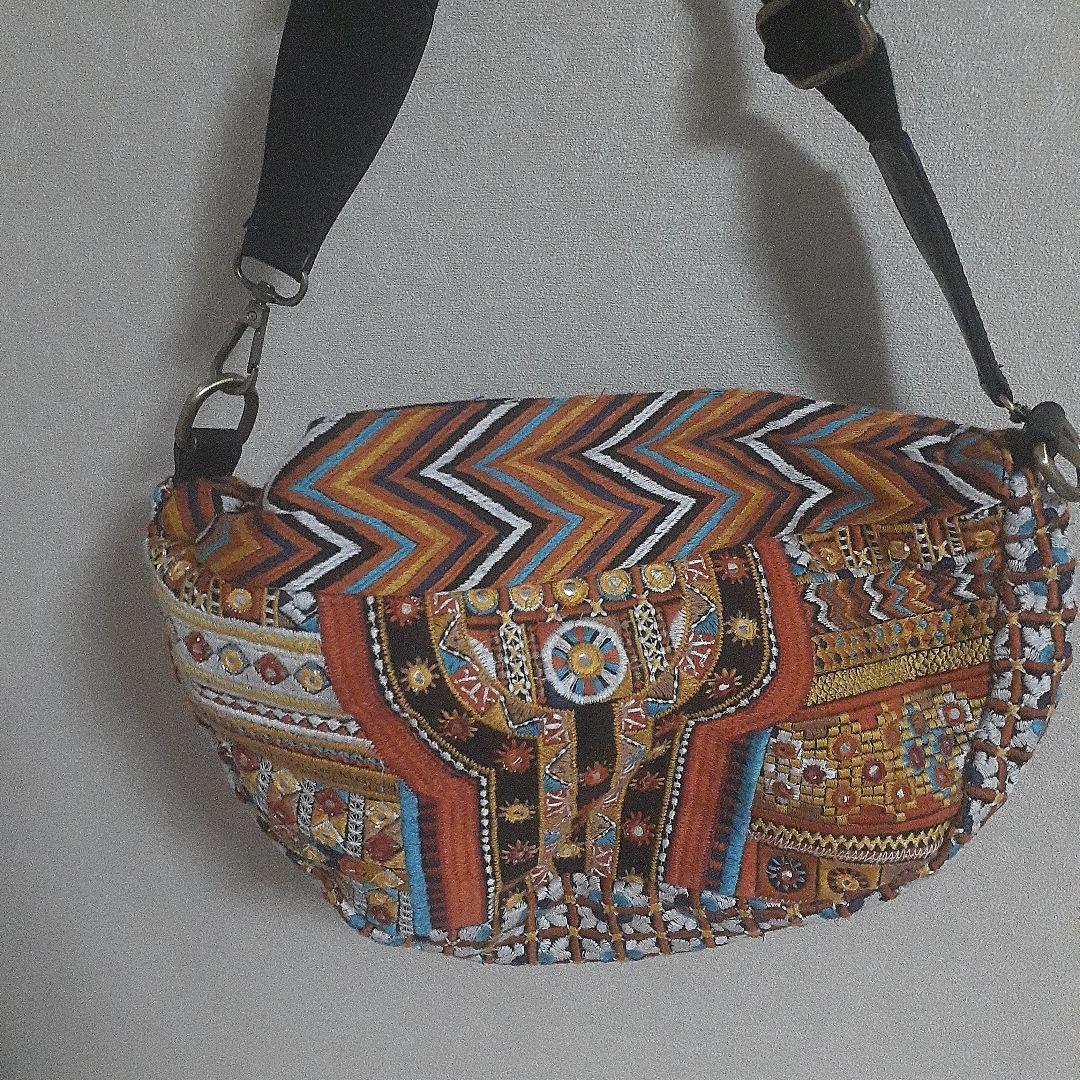 デシグアル、刺繍ショルダーバッグ