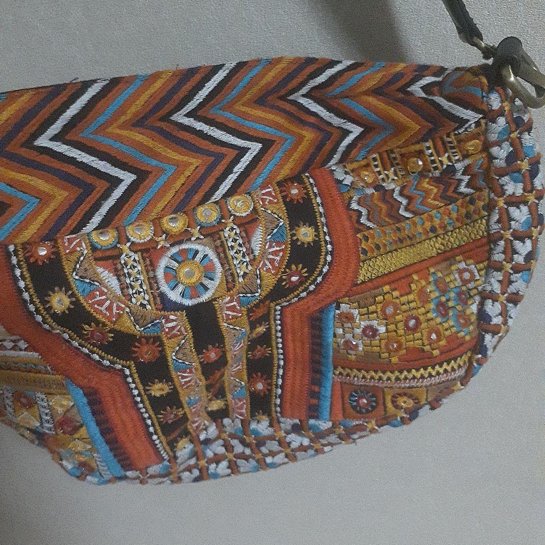 デシグアル、刺繍ショルダーバッグ
