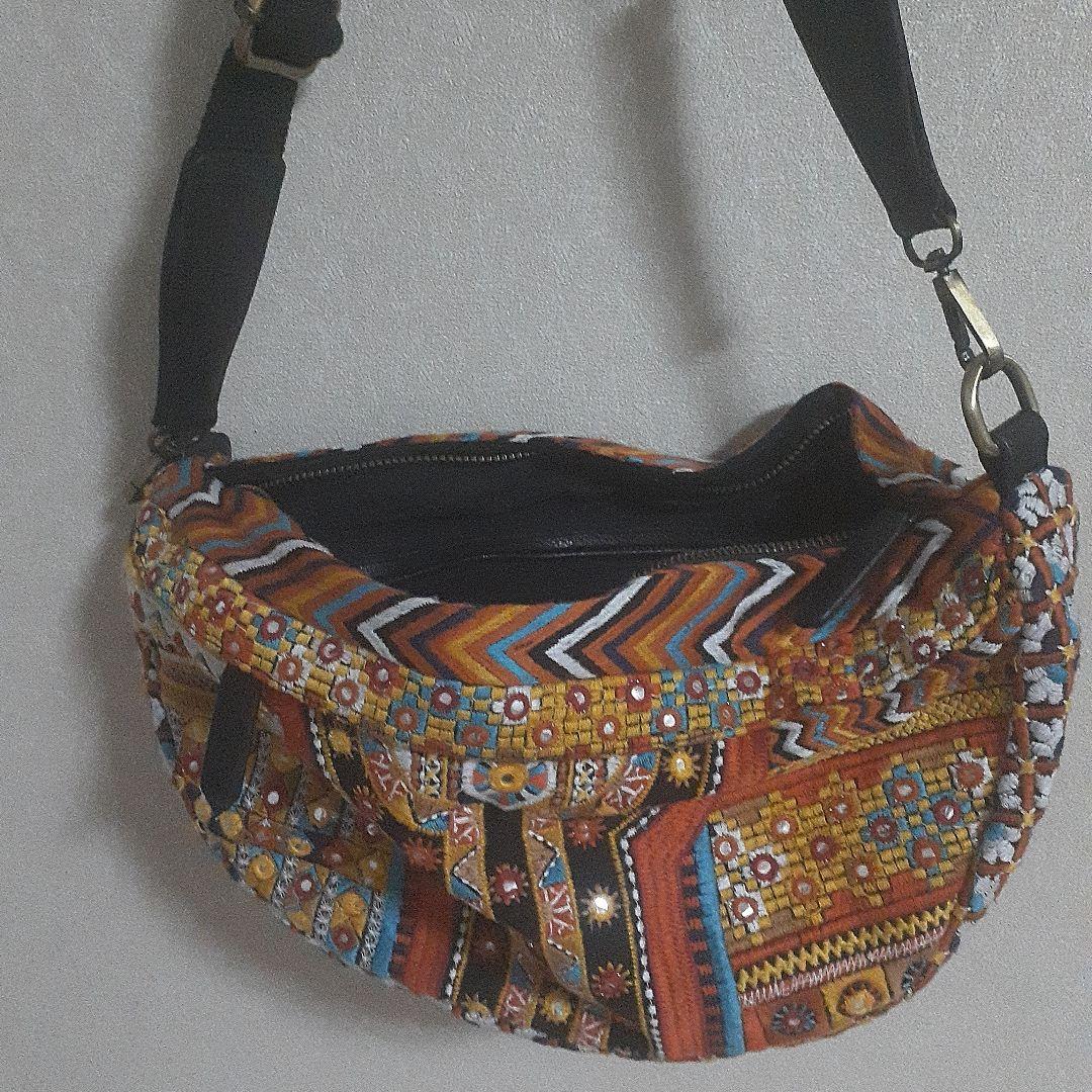 デシグアル、刺繍ショルダーバッグ