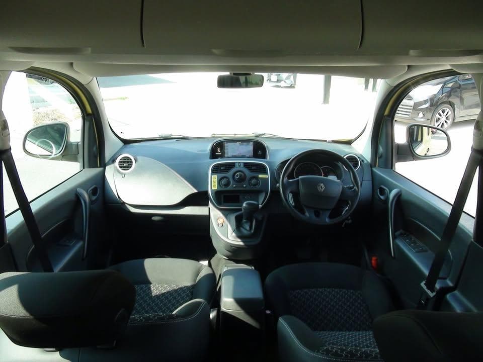 美車!H27年☆後期ルノー・カングー☆観音開き☆ナビTV★両側ドア☆検満タン☆ 美車!H27年☆後期ルノー・カングー☆観音開き☆ナビTV★両側ドア☆検満タン☆