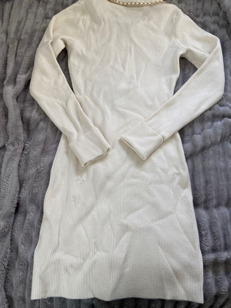 チェーントリミングハーフZIPタイトミニワンピース　オフホワイト