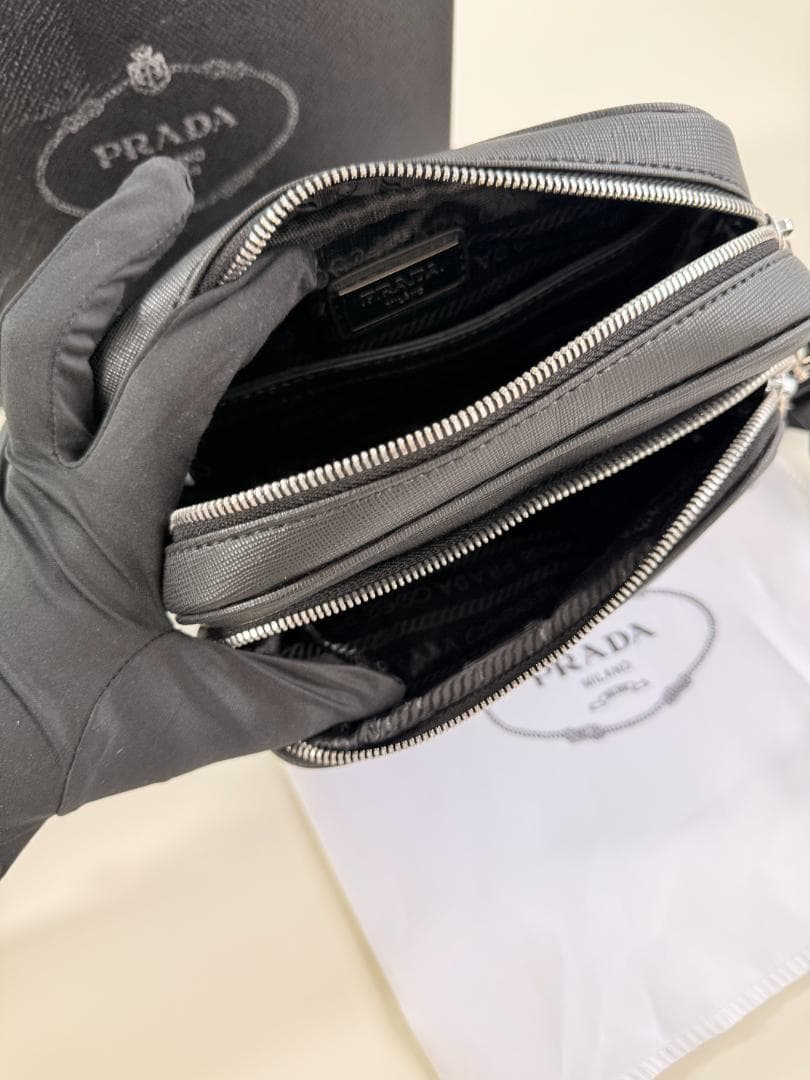 PRADA ブラック ショルダーバッグ