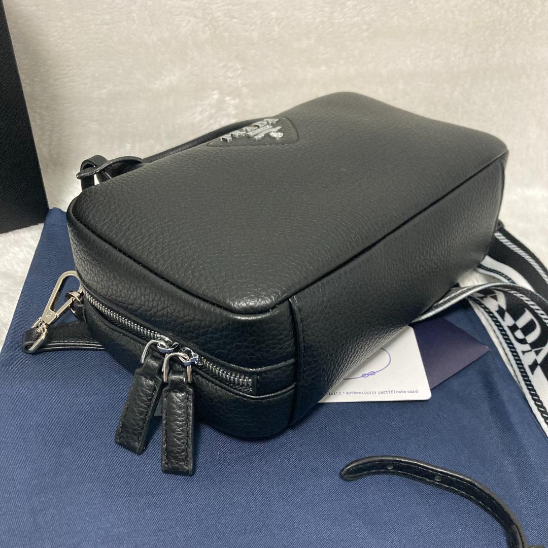 PRADA ブラックショルダーバッグ