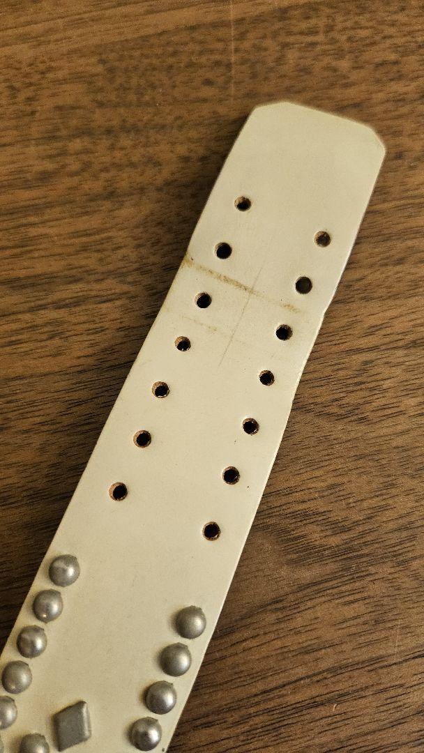 ledol ルドル　スタッズ　レザーブレスレット　白　ベルト　革　白　ホワイト