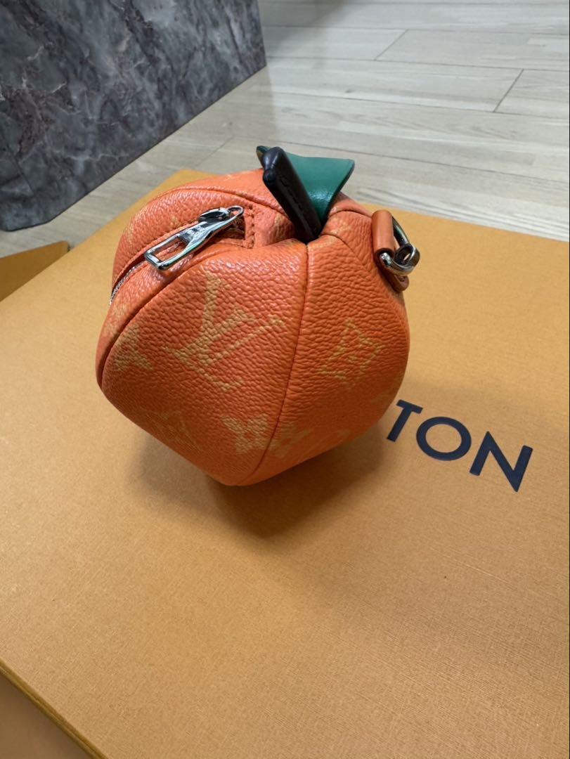 Louis Vuitton 桃型コインケース　オレンジ