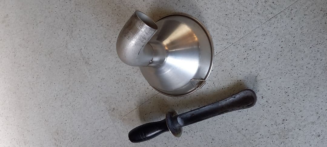 パンチングやや傷や汚れあり