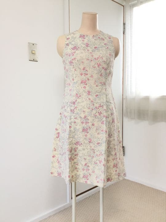 メルカリ 着物リメイクワンピース ハンドメイド 後ろファスナー 花柄系着物柄 裏地なし ひざ丈ワンピース 8 300 中古や未使用のフリマ
