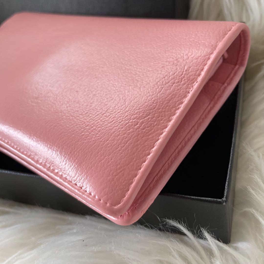 期間限定値下げ　CHANEL シャネル　エナメル　ピンク　手帳型　財布　カメリア シャネル CHANEL二つ折り ミニ 財布 カメリア ココマーク ピンク