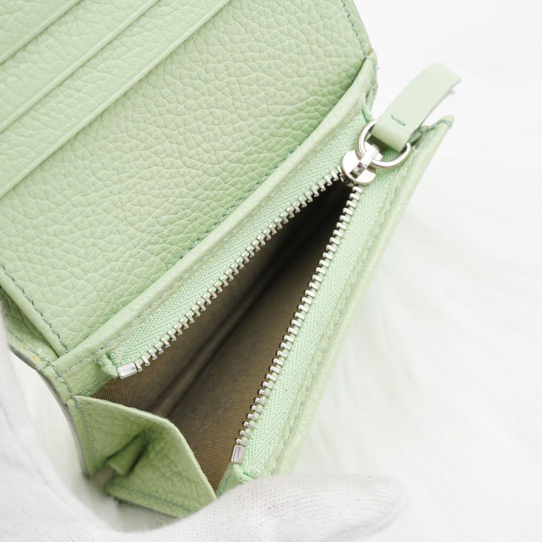 JIMMY CHOO ミントグリーン 二つ折り財布 未使用級の状態 タグ付き jimmy choo 折り財布 スタッズ グリーン