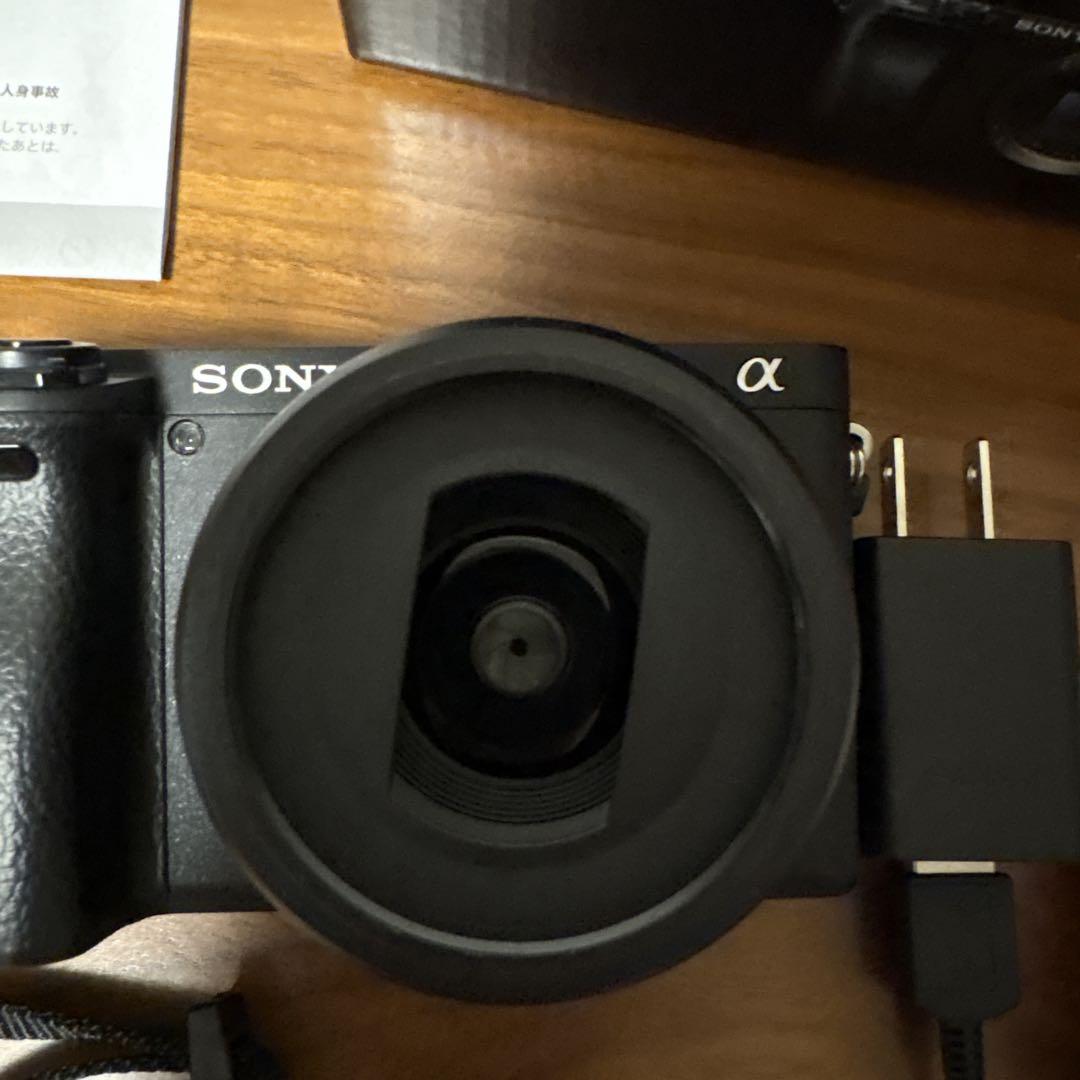 値下げ中！SONYα6400ボディSONY E20mmF2.8単焦点レンズセット SONYα6400ボディとSONY E20mmF2.8単焦点レンズセット