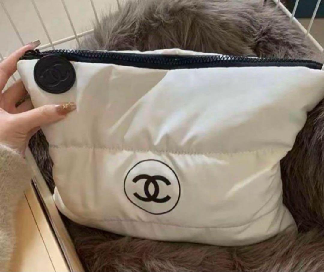 CHANELノベルティポーチ クラッチバッグ ホワイト - メルカリ