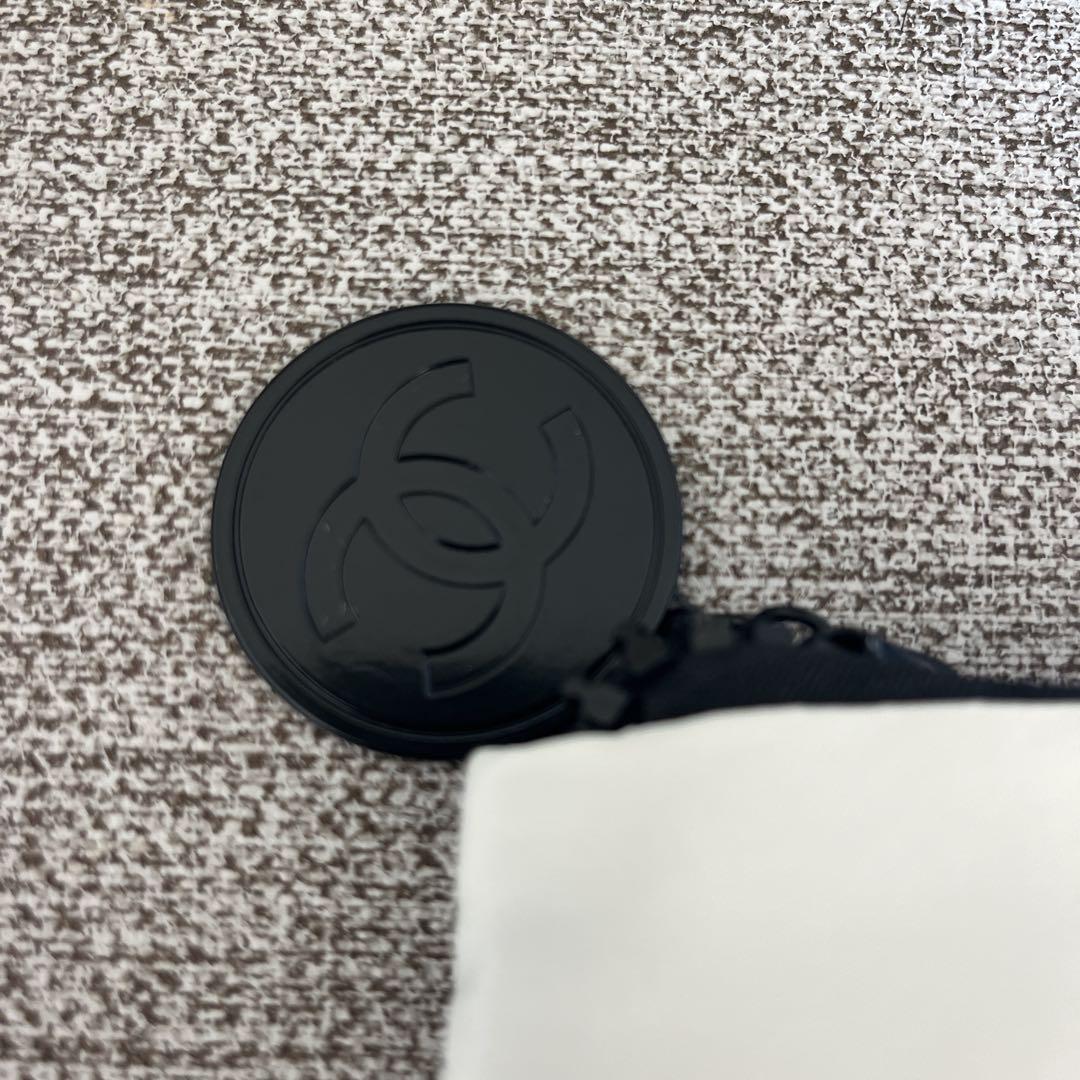 CHANELノベルティポーチ クラッチバッグ ホワイト - メルカリ