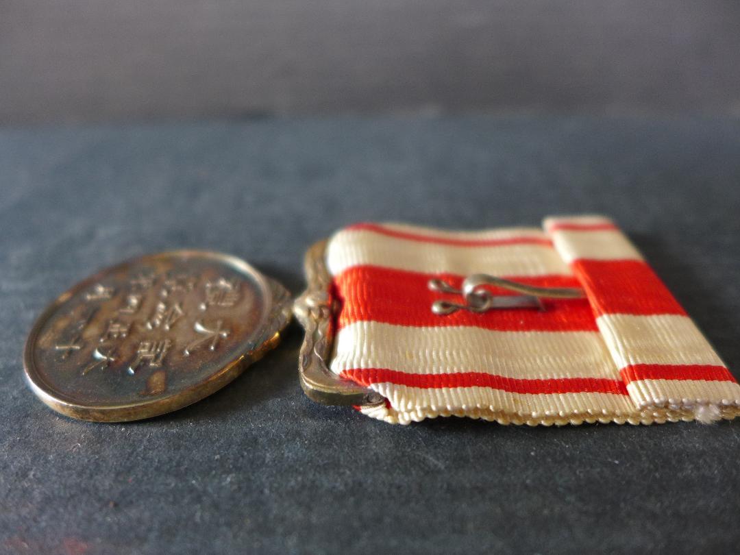 時代物　戦前　大禮記念章　徽章　和紙包・桐箱付　菊紋　萬歳　軍隊日本軍　レトロ