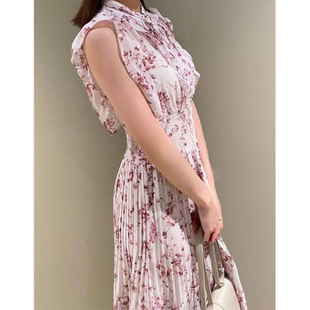 美品❤️SNIDELスナイデルSustainableフリルプリントワンピース