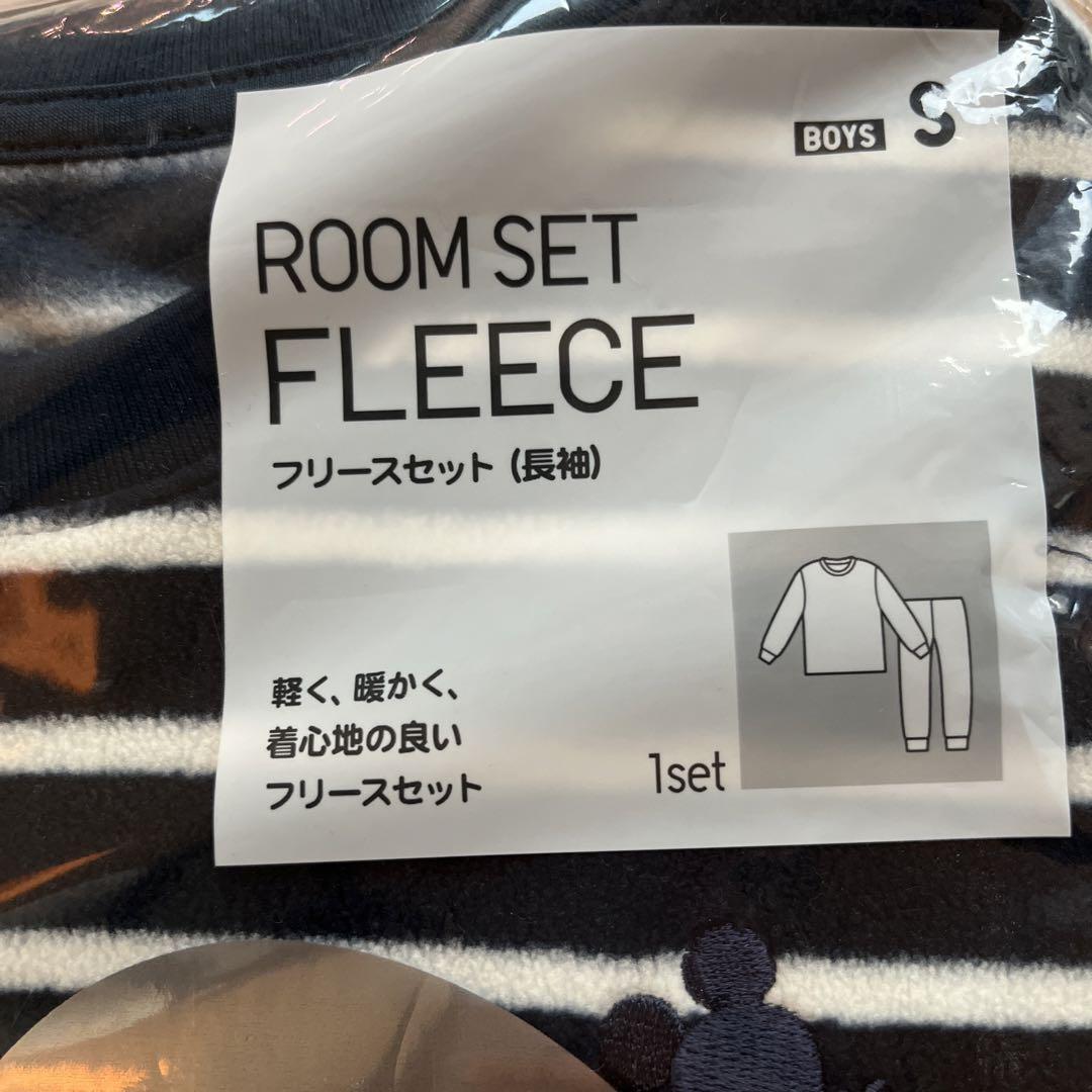 新品　ディズニー　UNIQLO ミッキーマウス　長袖パジャマ　フリース　110