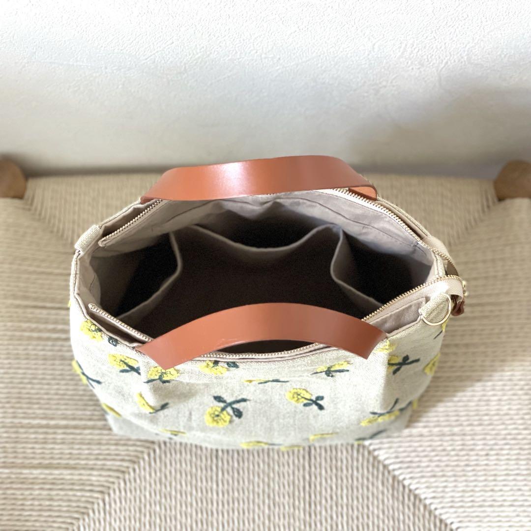 BeBe ②リメイクデニム半月型ショルダーバッグ大 BeBe 様専用②リメイクデニム半月型ショルダーバッグ大 （楽天