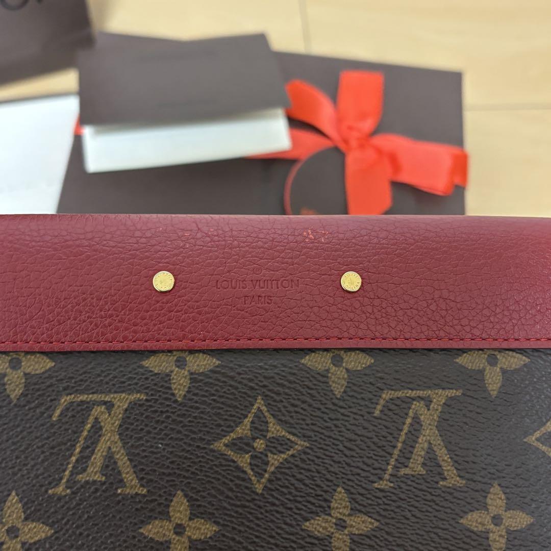 LUOIS VUITTON