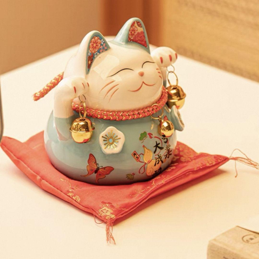 青色の招き猫 陶器製 置物 - メルカリ