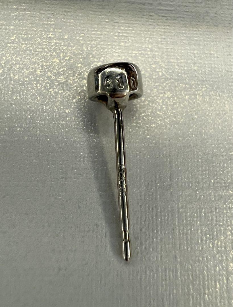 未使用pt900天然ダイヤスタッド・フクリンピアス0.05ct×2計0.10ct