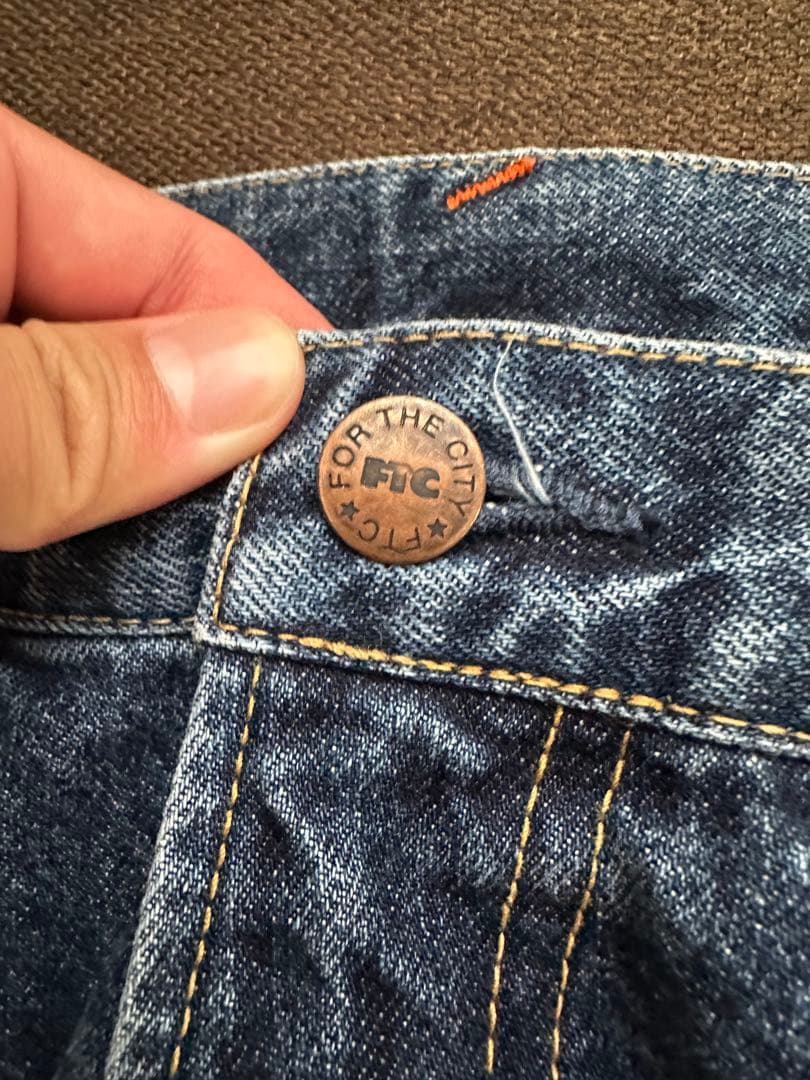 FTC エフティーシー　EMB デニム　Mid Wash 32 Ｍサイズ