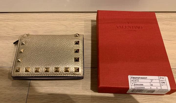 バレンティノ 折りたたみ財布(お値下げ有り) | unimac.az