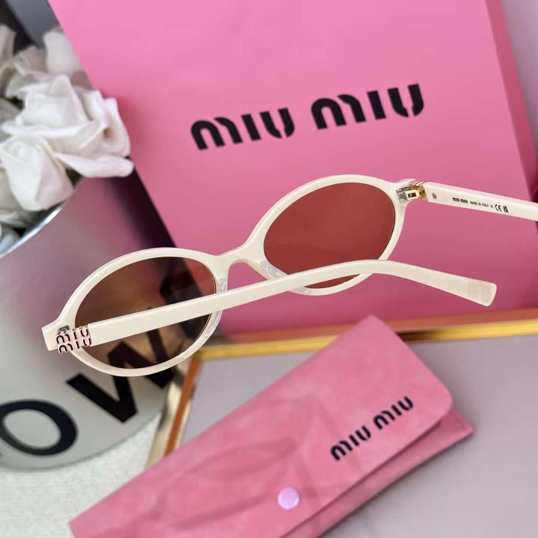 MIU MIU ホワイトラウンドサングラス