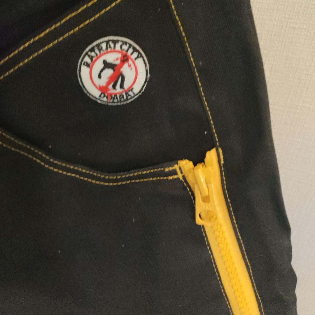 DOARAT 禁止マーク付き黒ショートパンツ