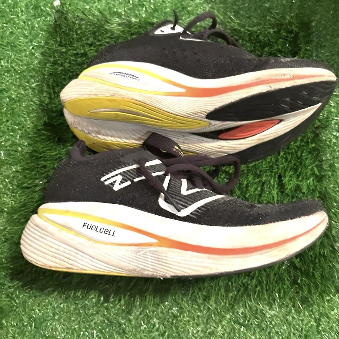New Balance FuelCell ブラック　24cm