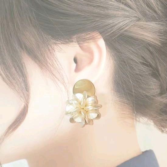 ピアス イヤリング アイボリー ゴールド 大ぶりフラワー 人気新品入荷 大ぶりフラワー