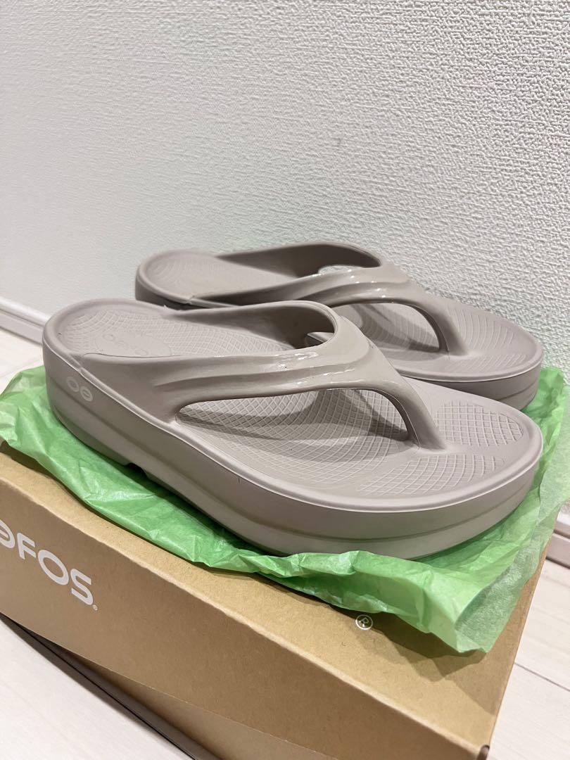 OOFOS ベージュ　厚底　サンダル