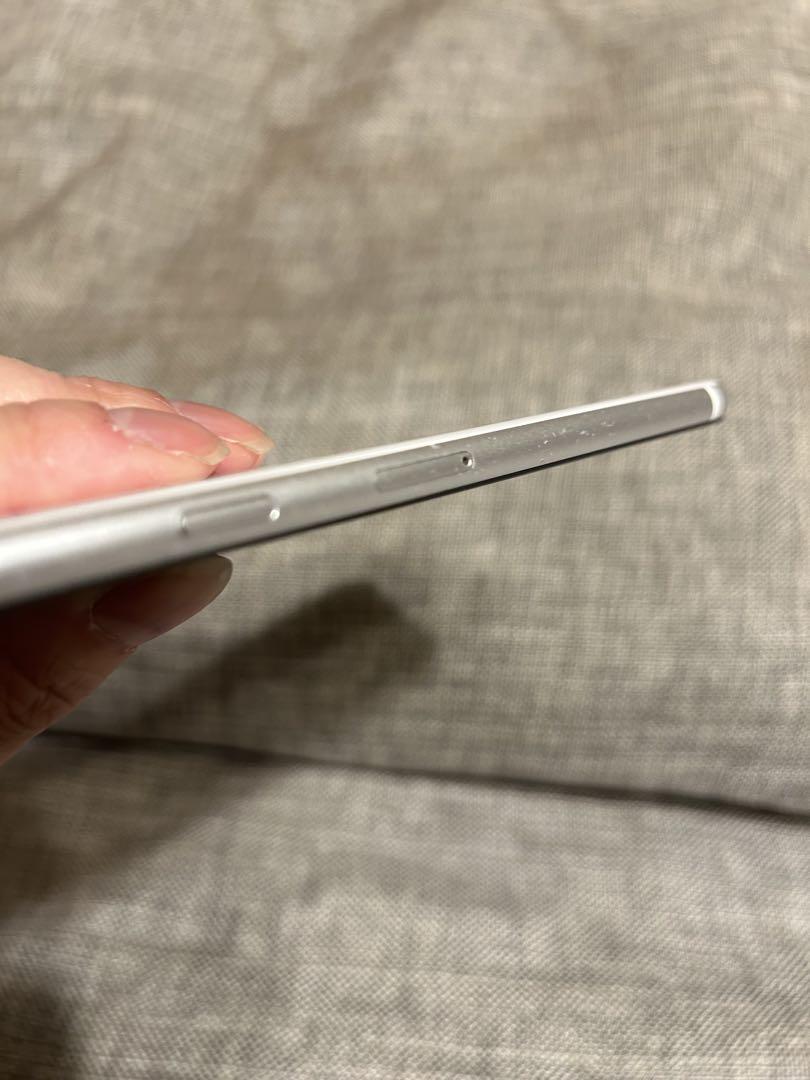Apple iPhone se ホワイト 本体