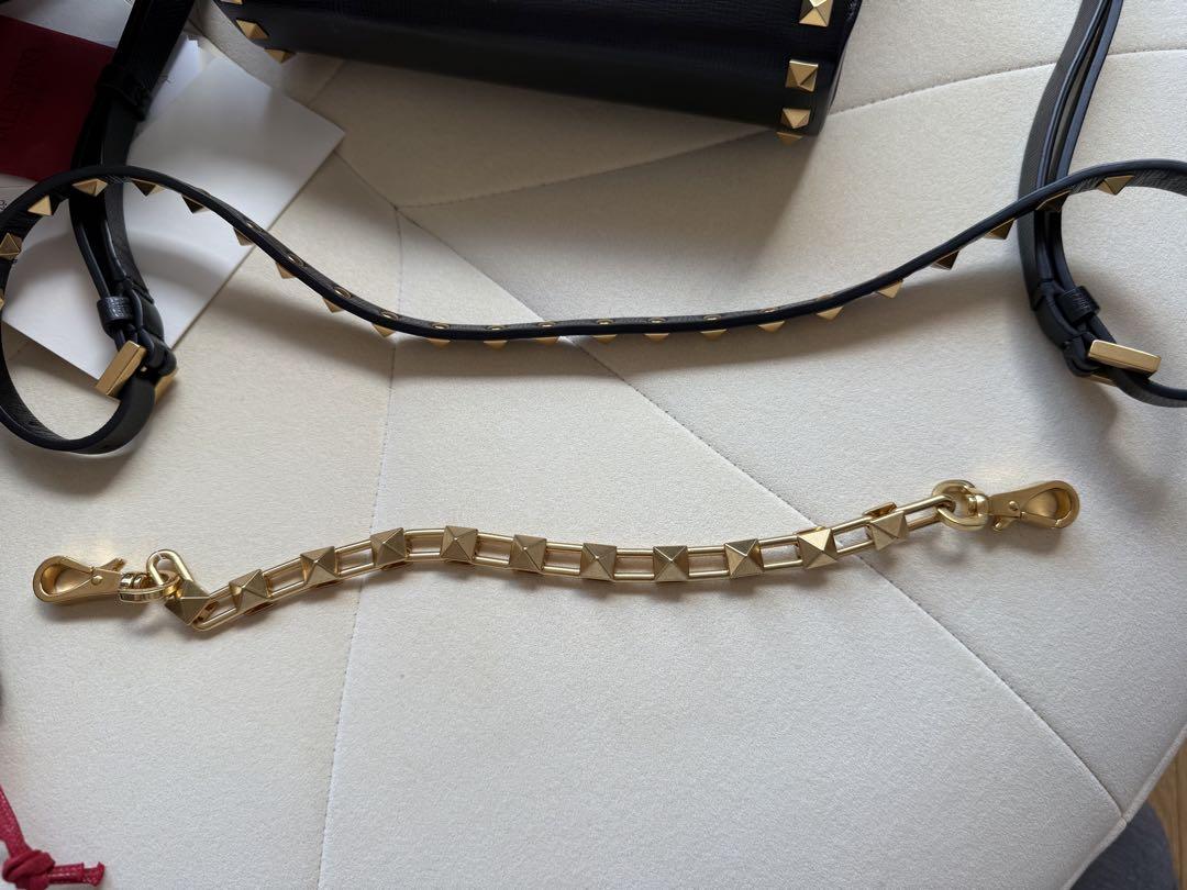 VALENTINO GARAVANI 黒 レザー ショルダーバッグ スタッズ付き