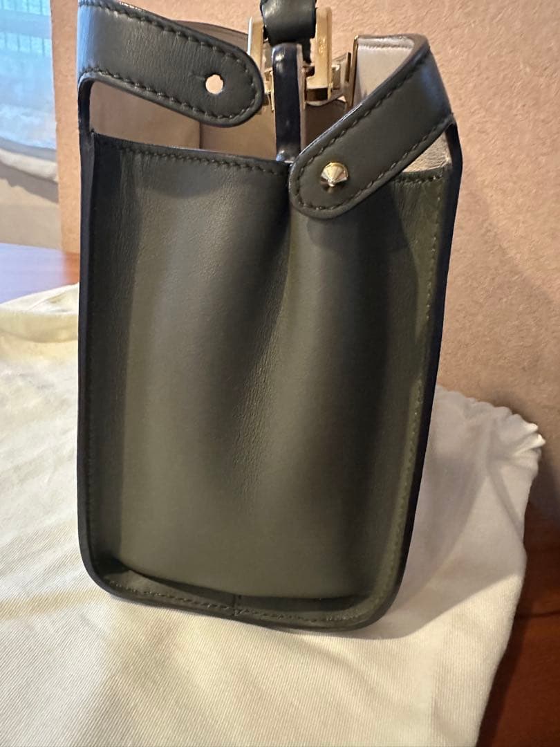 FENDI ピーカブーアイコニック エッセンシャリー2wayバッグ FENDI ピーカブーアイコニック エッセンシャリー2wayバッグ