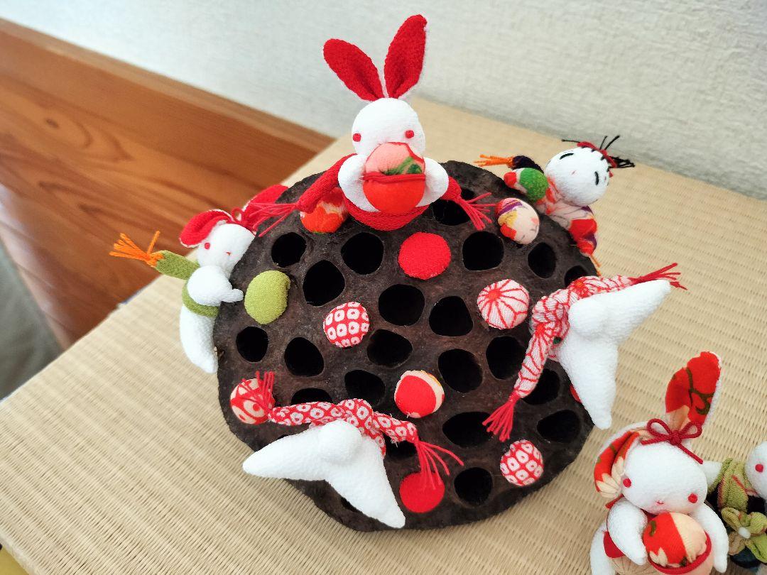 michi55ページ！お山の大将とうさちゃんたち！蓮の実で遊ぶうさちゃん