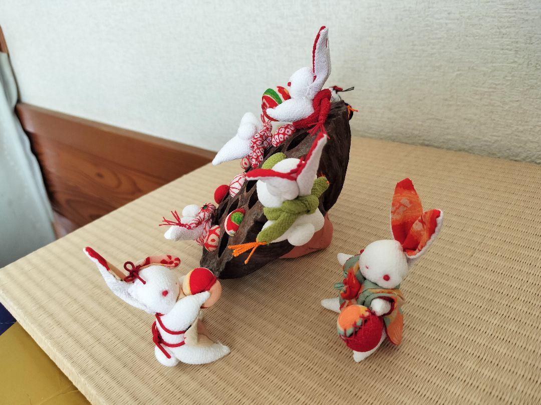 michi55ページ！お山の大将とうさちゃんたち！蓮の実で遊ぶうさちゃん