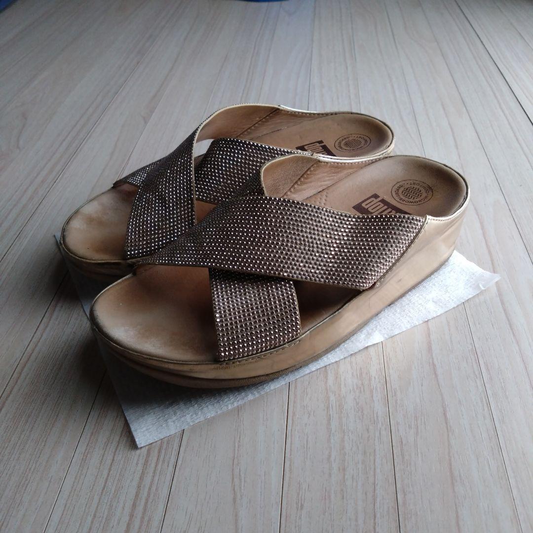 fitflop メタリック　ゴールド　ビジュー　クロスサンダル　ゴールド