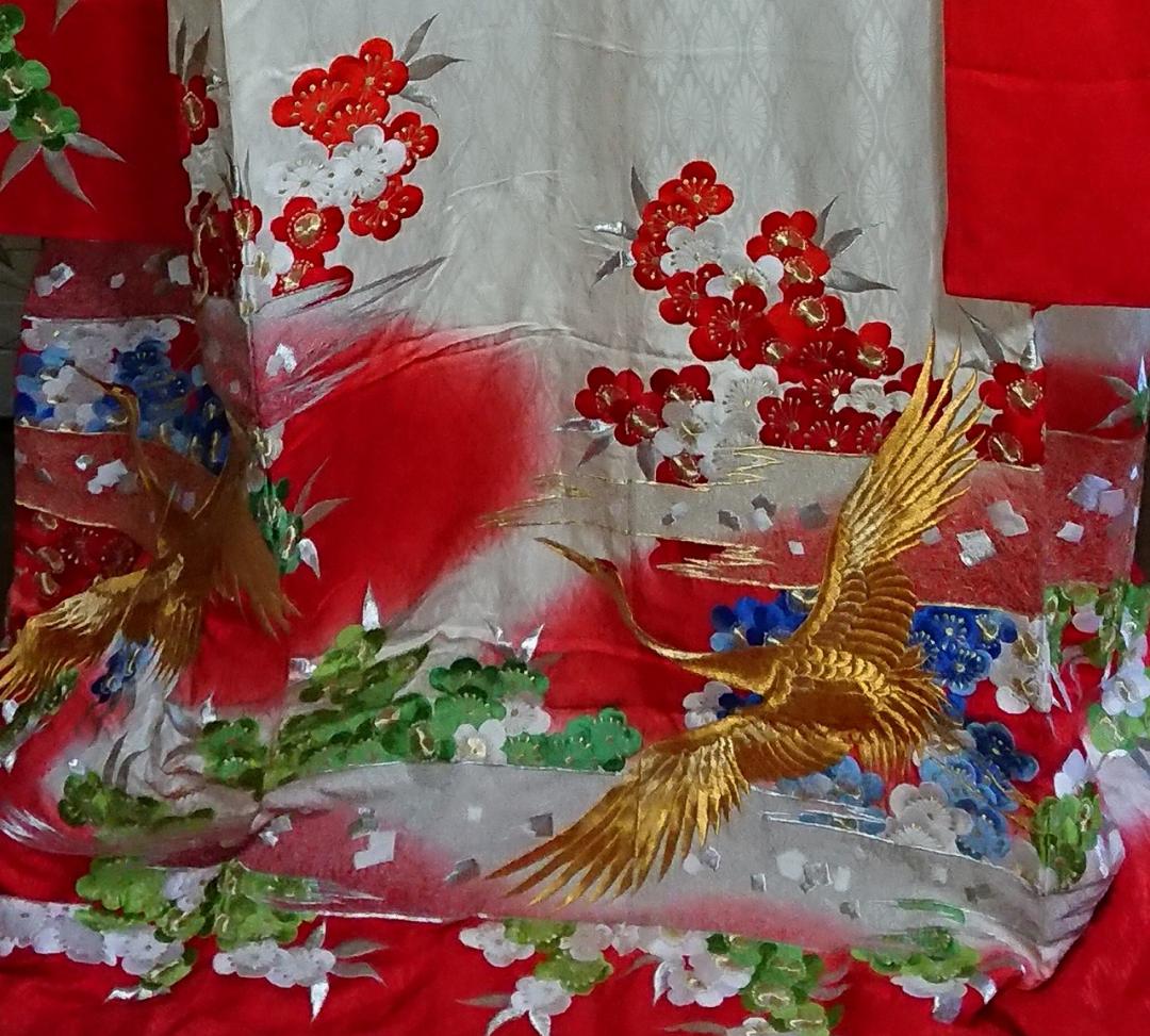 花嫁衣裳 振袖 菊菱白地に梅、鶴の豪華刺繍 優品 正絹 レディース