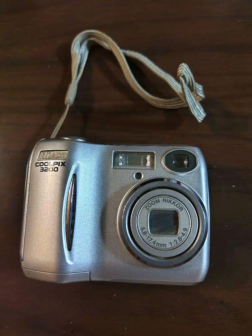 Nikon COOLPIX 3200 ニコン デジカメ（希少）お 得 な 通