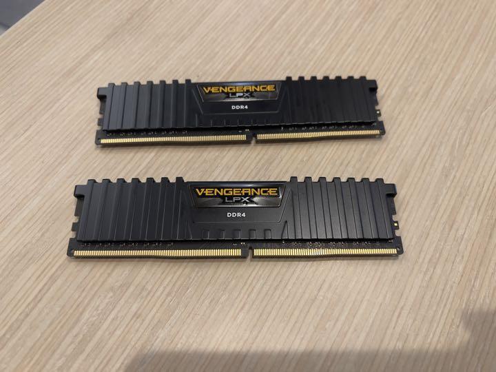 CORSAIR DDR4メモリ　32GB　CMK32GX4M2A2666C16