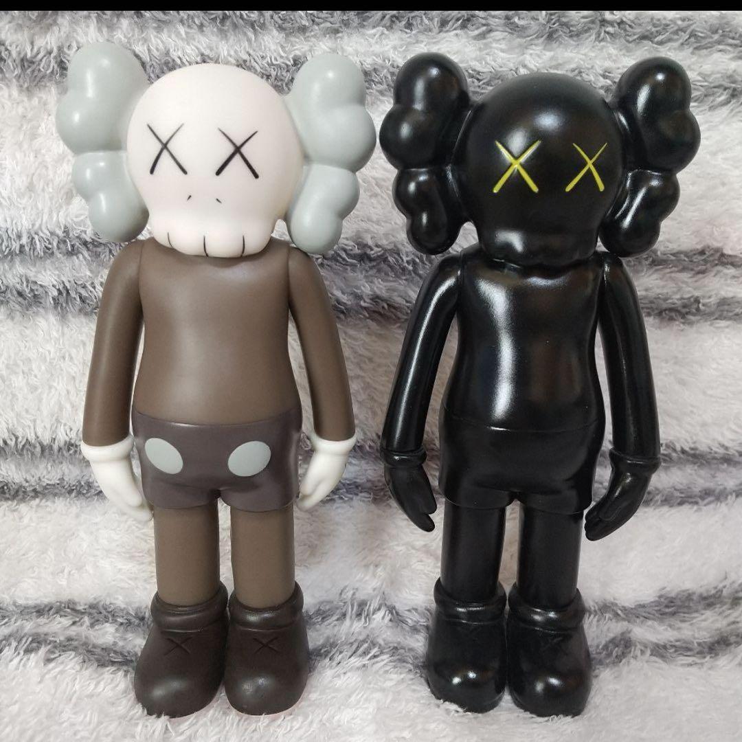 KAWS フィギュア 3体セット 箱なし 最終価格】KAWS フィギュア 3体セット 箱なし - メルカリ
