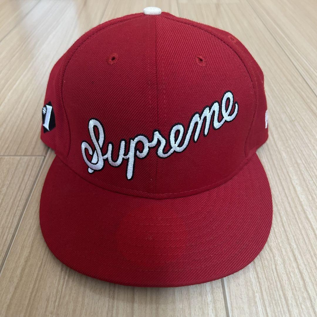 Supreme ベースボールキャップ 赤 7 3/8 ステッカー付き