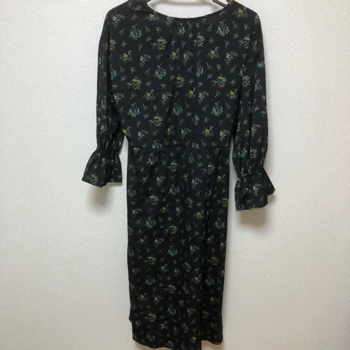 メルカリ Gu 花柄ワンピース ロングワンピース 480 中古や未使用のフリマ