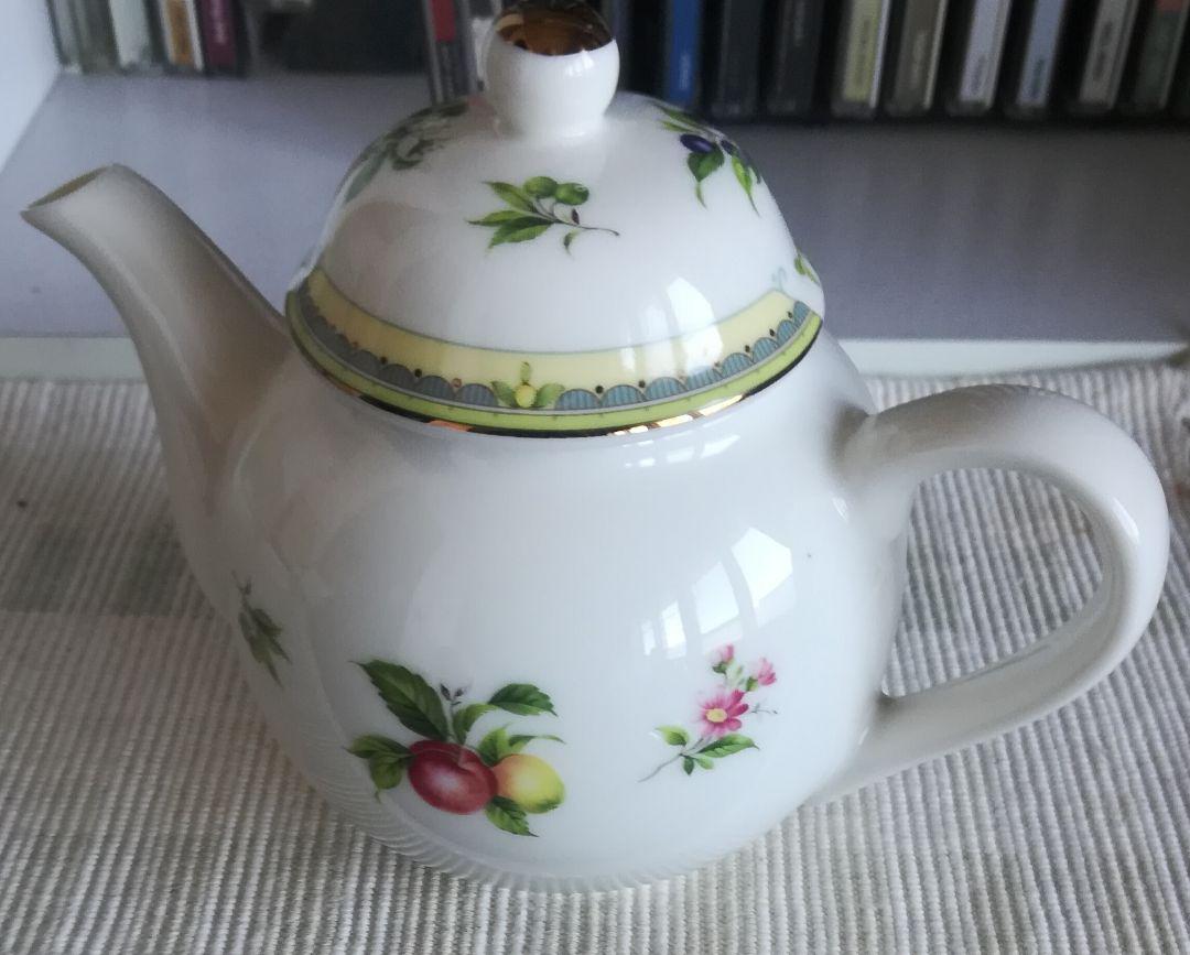 SONE CHINA 花とフルーツ柄の小さなティーポット