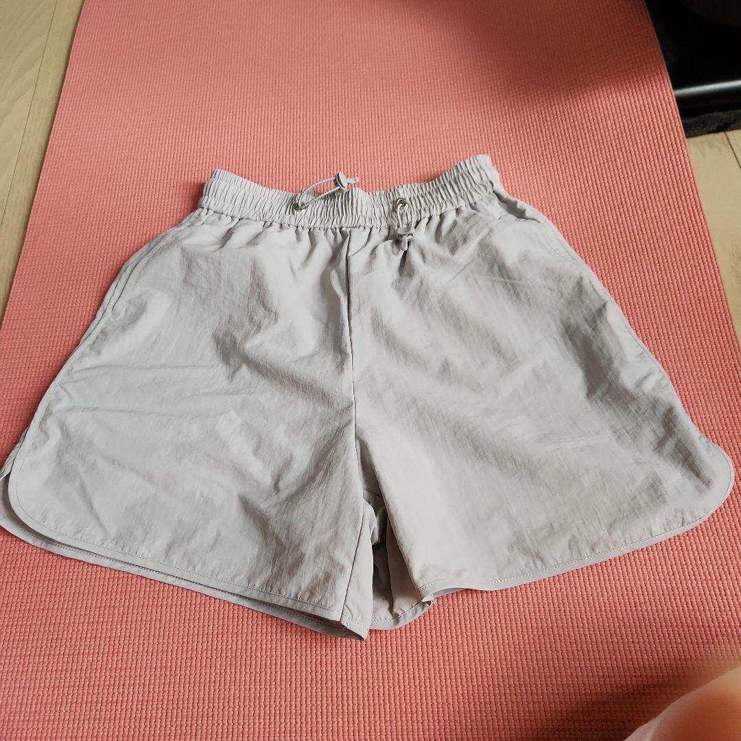 GU ライトグレー ショートパンツ XS - メルカリ